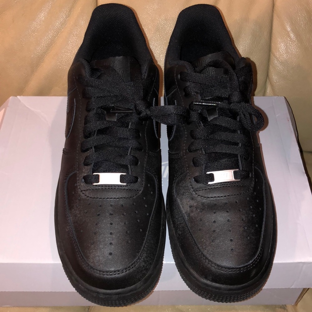 Black Nike Air Forces Size 9.5 MENS 25$ OFF